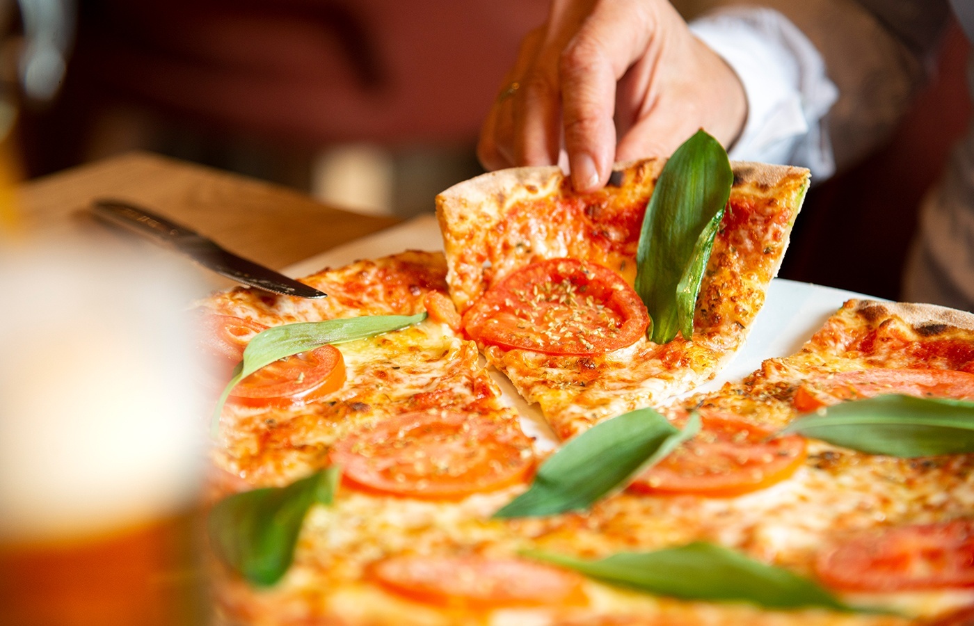 
Pizza topped with tomatoes in the restaurant of the Hotel Alpenhof